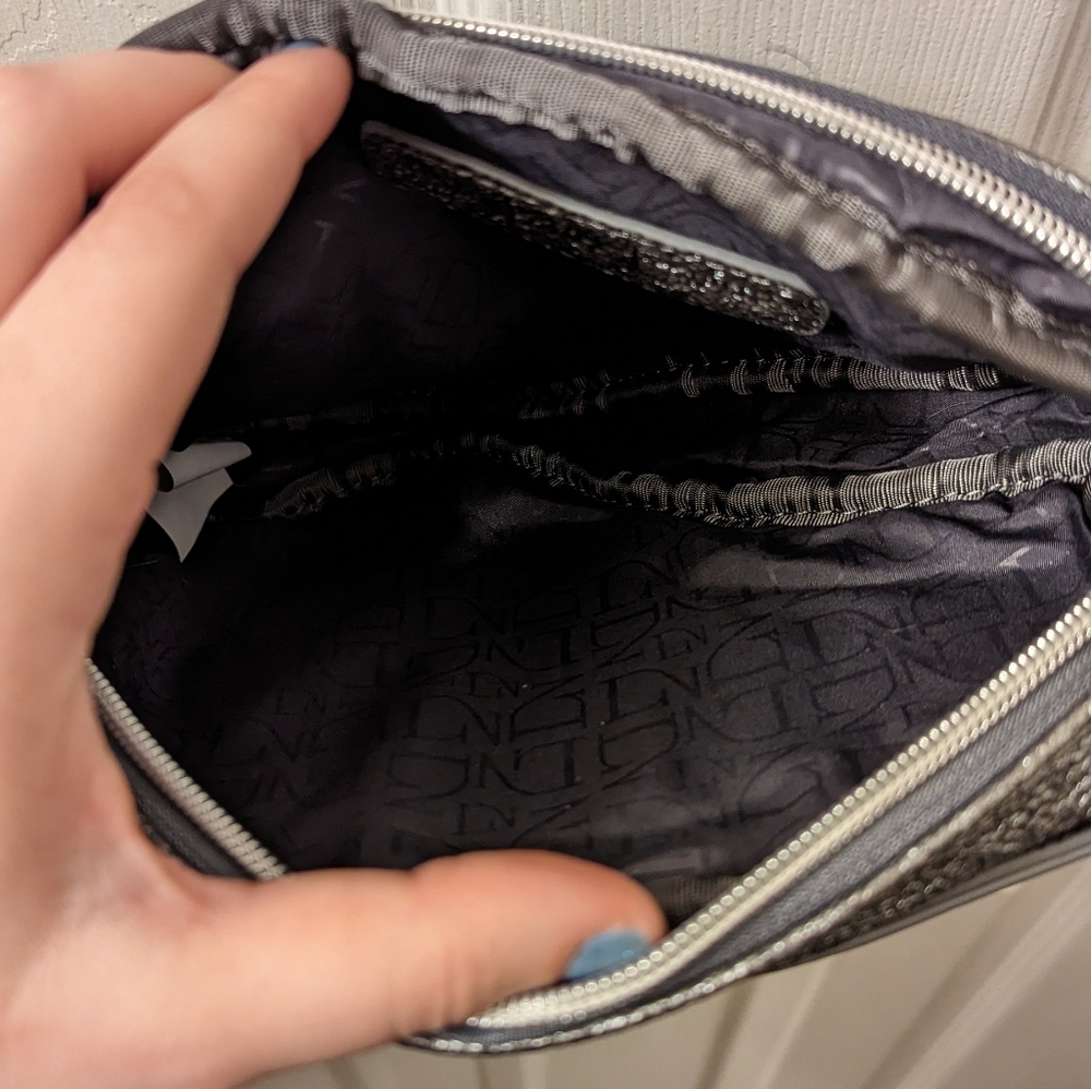 Danielle Nicole Hufflepuff Purse - image 5